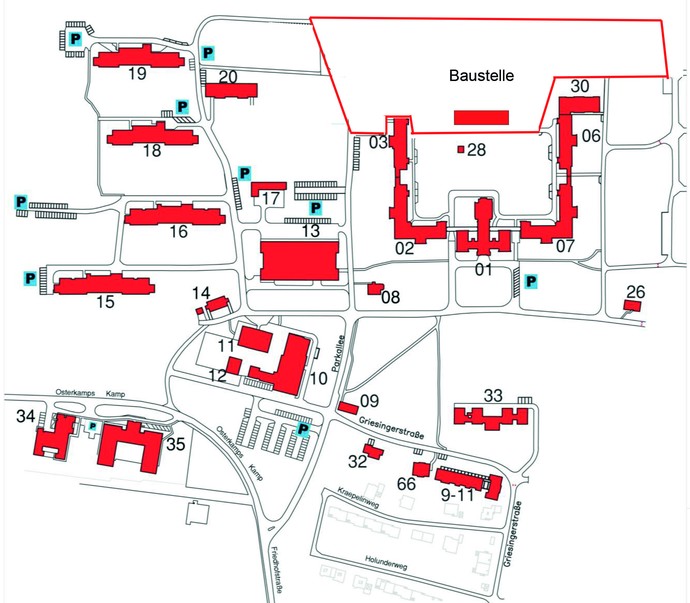 Geländeplan mit rot markierten, nummerierten Klinikgebäuden und Straßen.